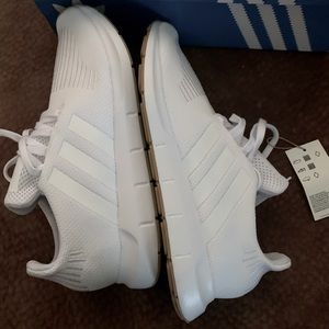 NWT Adidas mens Swift Run Original sneaks